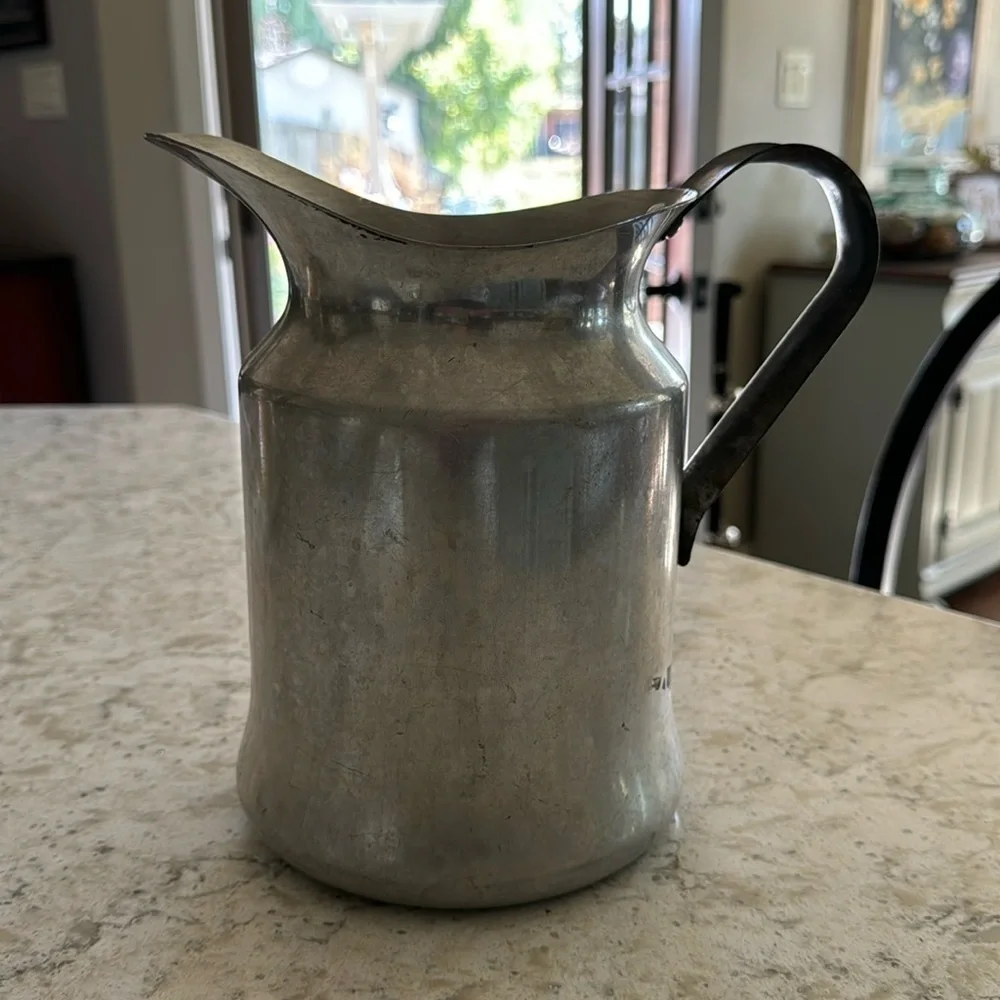 VINTAGE~ALUMINIUM~WALKER WARE~’AMERICAS FAVORITE KITCHENWARE’~3 Qt. PITCHER ~G11